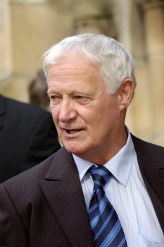Les-Smith-photo-for-website-e1597396284606